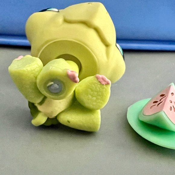 LPS Turtle #504 with watermelon Authentic Littlest Pet Shop gray magnet - Picture 4 of 7